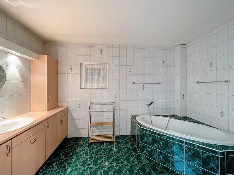 Maison familiale spacieuse dans quartier prisé (6)
