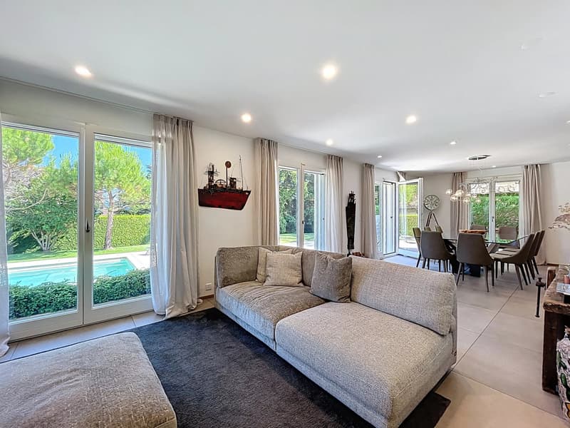 En exclusivité : Belle villa rénovée à proximité de Nyon (5)