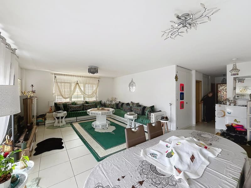 Spacieux 4.5 pièces avec grande terrasse et vue dégagée à Conthey (3)