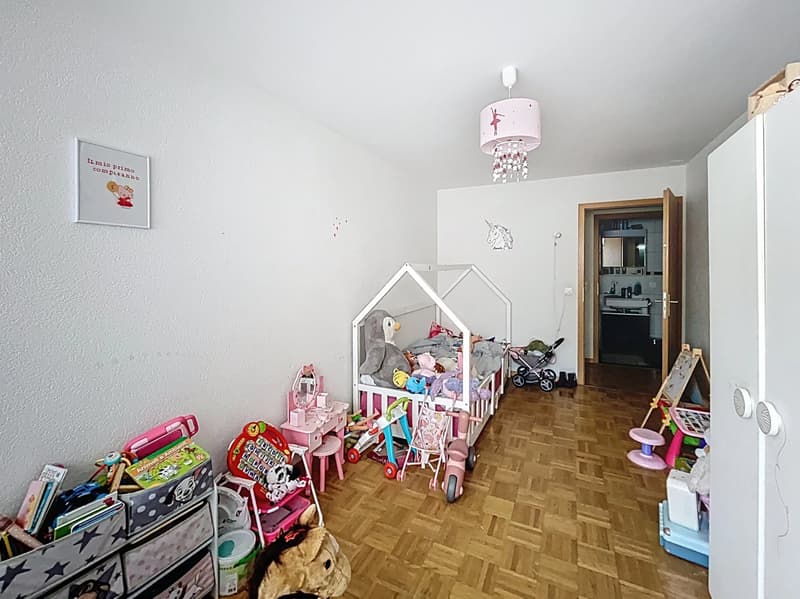 Grand appartement familial de 4 pièces avec vue dégagée à Sierre (10)
