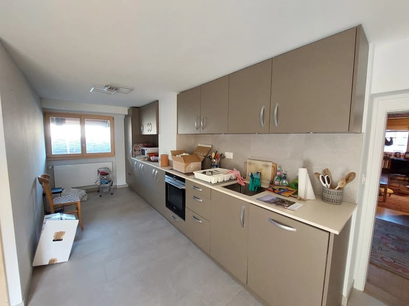 Charmant appartement partiellement rénové au coeur du village de Lens (3)