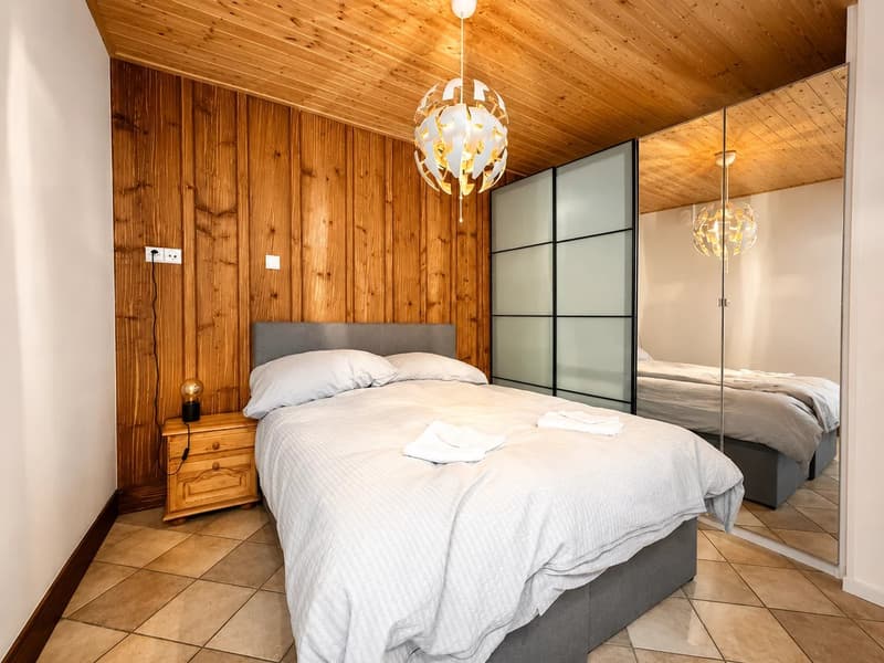 Établissement mixte avec partie hôtelière, restauration et appartement indépendant à Bourg-St-Pierre (10)