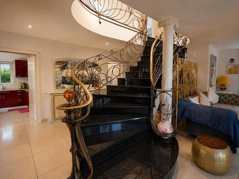 Spacieuse villa individuelle avec grand jardin à Sierre (4)