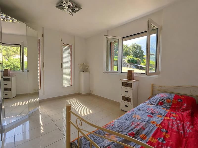 Spacieuse villa individuelle avec grand jardin à Sierre (13)