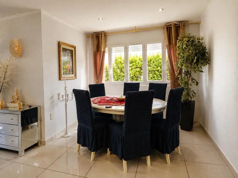 Spacieuse villa individuelle avec grand jardin à Sierre (8)