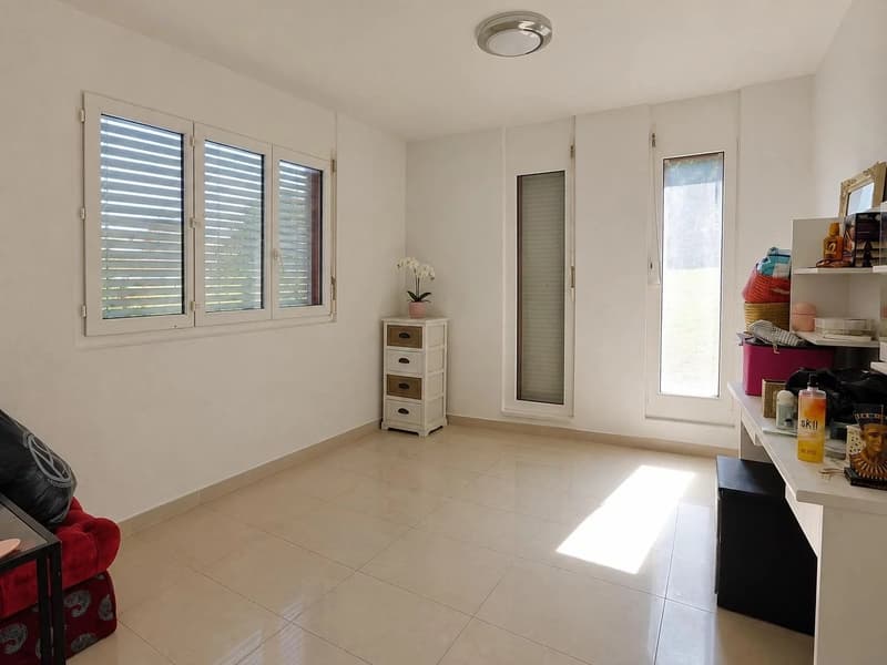 Spacieuse villa individuelle avec grand jardin à Sierre (12)
