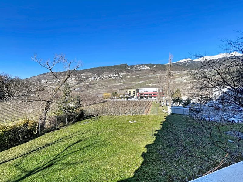 Lumineux 4.5 pièces avec balcon et vue dégagée à Sierre (3)