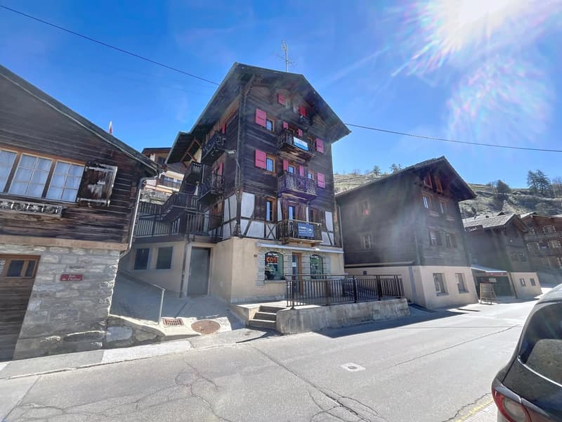 Appartement avec potentiel de rénovation et vue sur les montagnes (10)