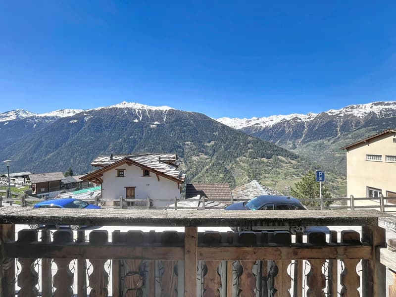 Appartement avec potentiel de rénovation et vue sur les montagnes (3)