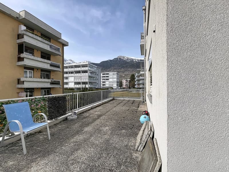 Spacieux 4.5 pièces avec grande terrasse et vue dégagée à Conthey (7)