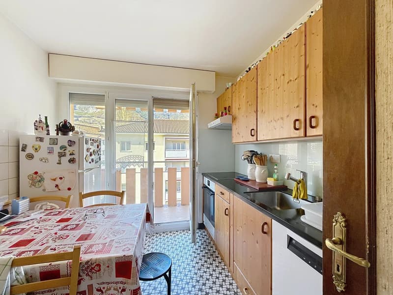 Spacieux 4 pièces de 110 m² avec balcon et fort potentiel à Sierre (4)