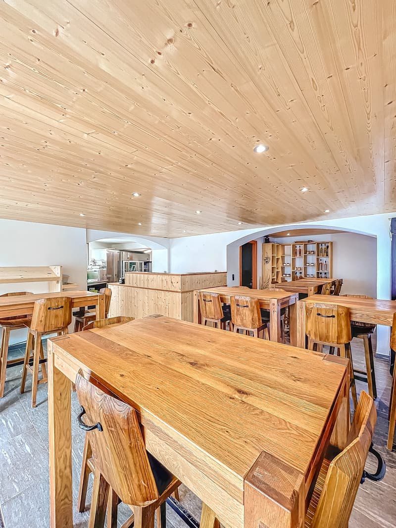 Charmant restaurant rénové dans un village authentique (8)