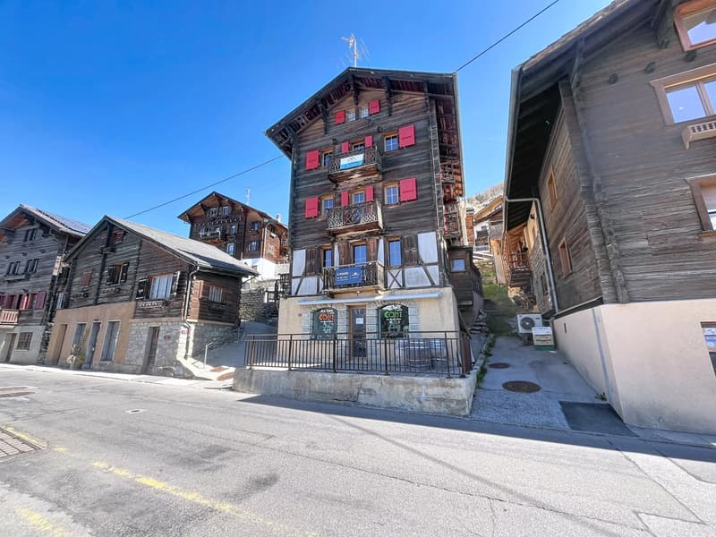 Charmant restaurant rénové dans un village authentique (1)