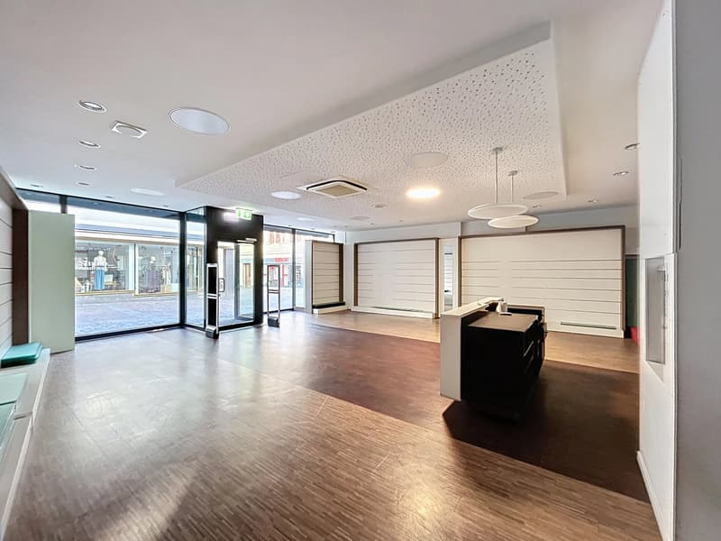 Local commercial au centre de Sion - Grandes surfaces modulables (2)