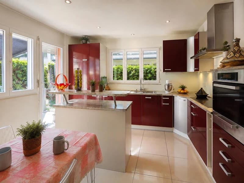 Spacieuse villa individuelle avec grand jardin à Sierre (5)