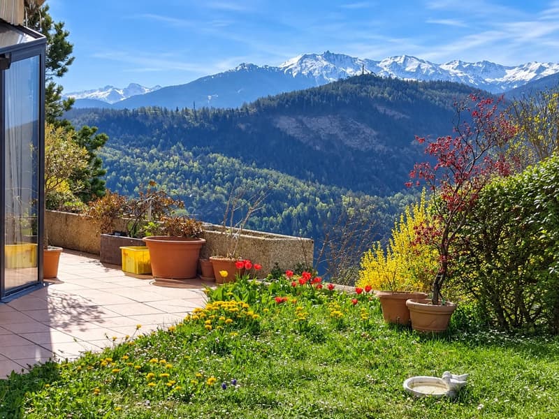 Un écrin de verdure à Ayent : 3,5 pièces avec véranda et jardin (13)