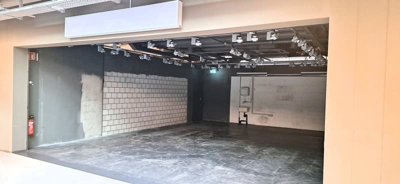 Teilausgebauter Gewerberaum im Aarberg Center zu vermieten (2)