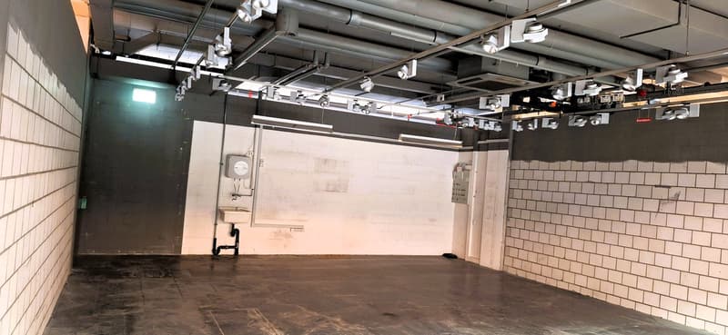 Teilausgebauter Gewerberaum im Aarberg Center zu vermieten (4)