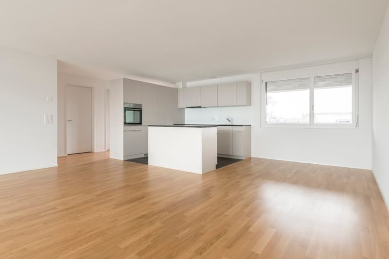 Moderne, grosszügige, helle 2.5-Zi-Wohnung im 2. OG (2)