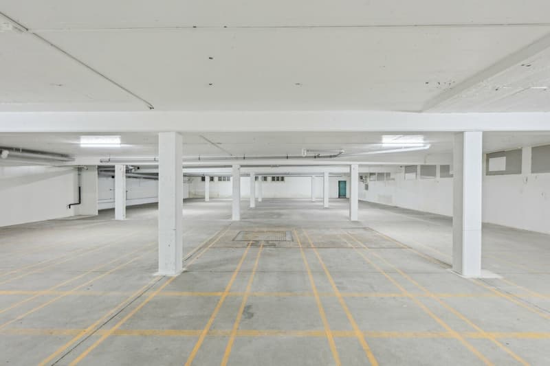 Espace de stockage spacieux directement à proximité de la gare ! (8)