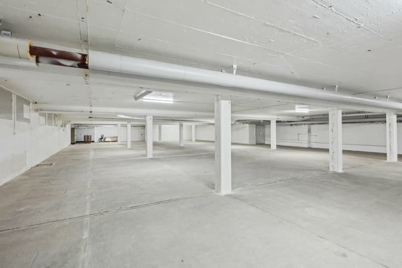 Espace de stockage spacieux directement à proximité de la gare ! (5)