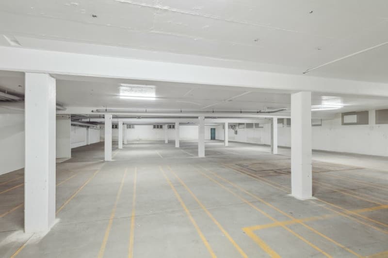 Espace de stockage spacieux directement à proximité de la gare ! (6)