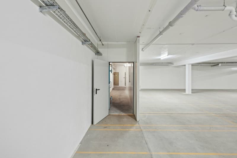 Espace de stockage spacieux directement à proximité de la gare ! (9)