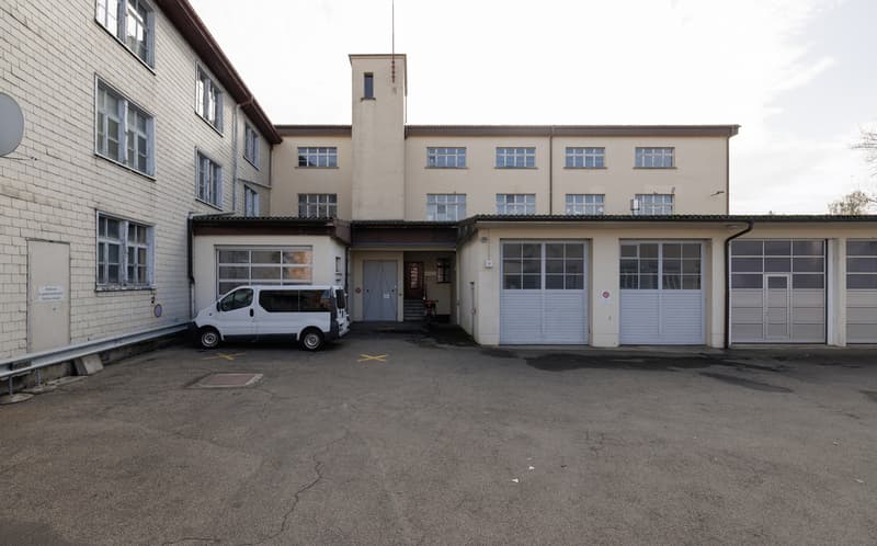 Espace de stockage spacieux directement à proximité de la gare ! (11)