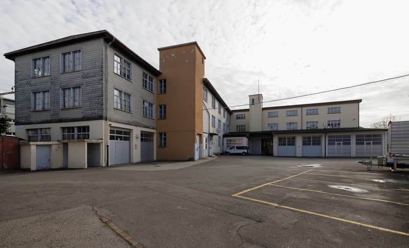 Espace de stockage spacieux directement à proximité de la gare ! (12)