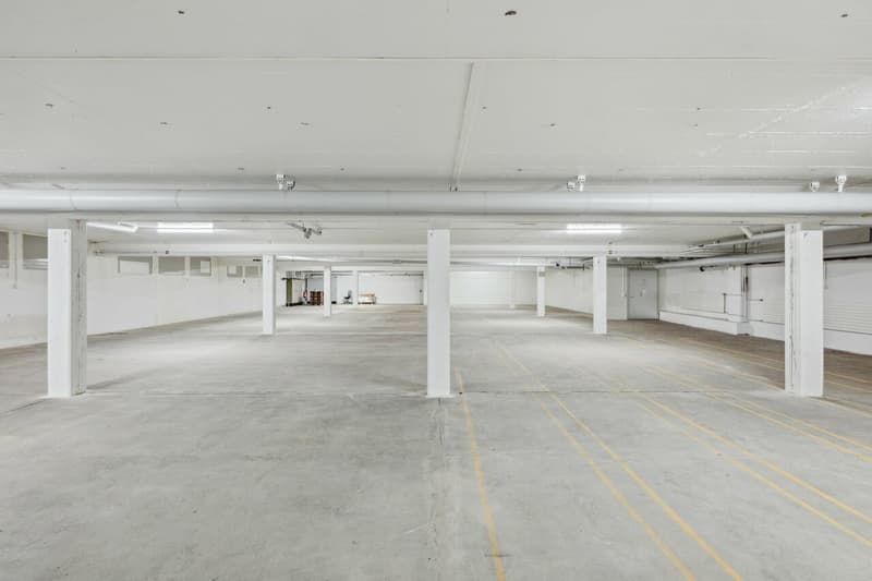 Espace de stockage spacieux directement à proximité de la gare ! (4)