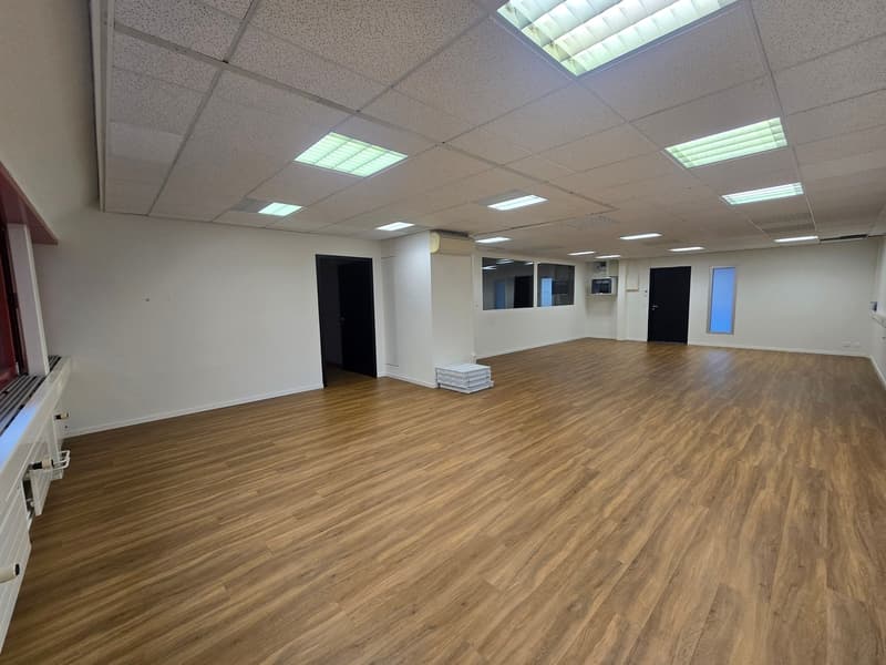Bureau de 119m²- Idéalement placé à Gland (2)