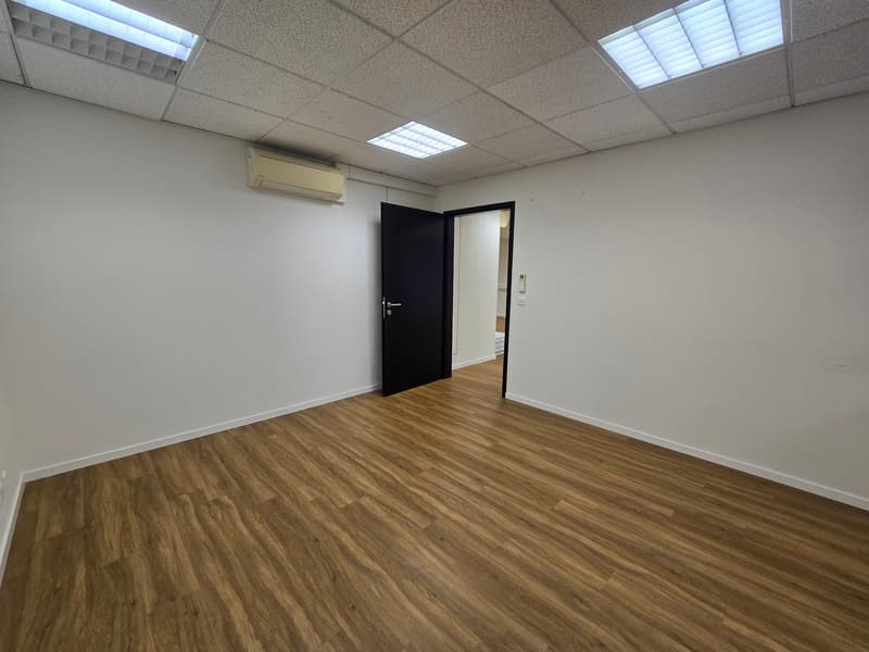 Bureau de 119m²- Idéalement placé à Gland (6)