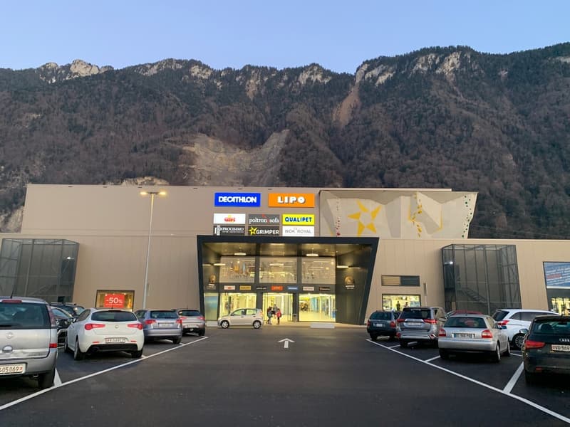 Surface commerciale 1280m2 - Centre commercial Rocville - Villeneuve (2)