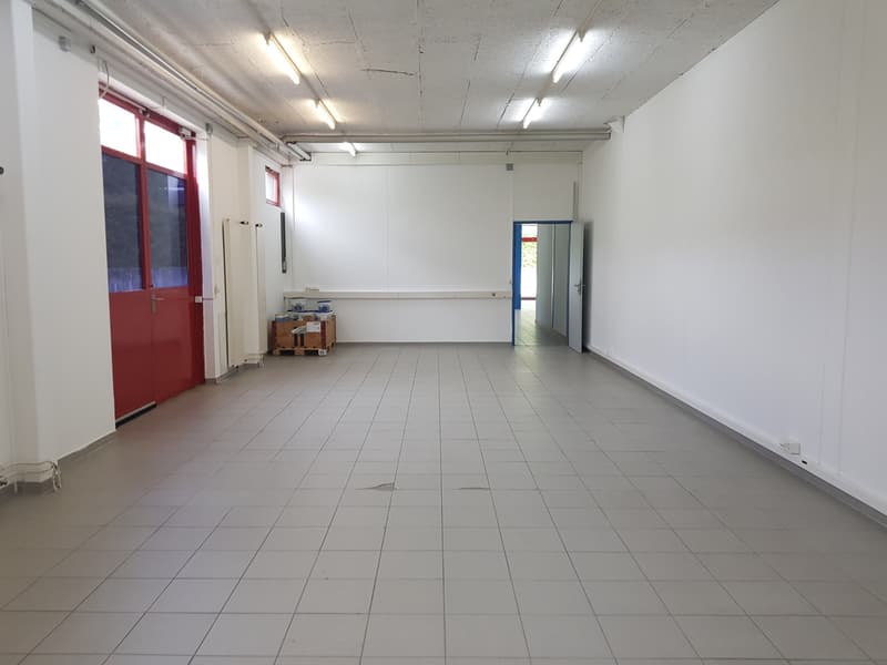 Surface mixte dépôt / bureau / showroom - Bail flexible (7)