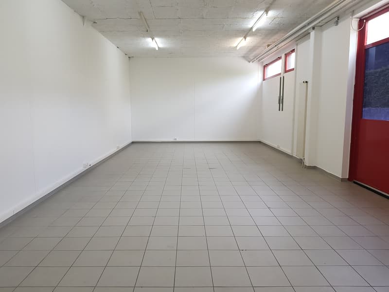 Surface mixte dépôt / bureau / showroom - Bail flexible (5)