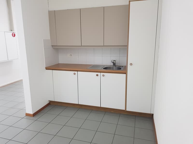Surface mixte dépôt / bureau / showroom - Bail flexible (4)