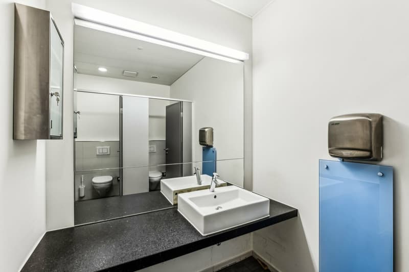 Modern and bright office space in Steinhausen - available for immediate occupancy (5)
