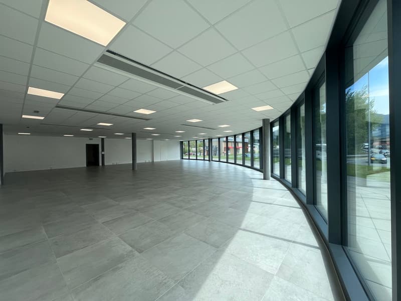 Surface moderne 243 m2 - Gratuité 1 mois (3)