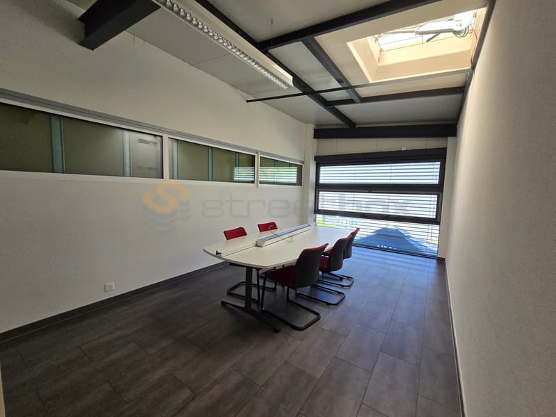 Streetbox triple de 180m2 très bien situé - 1er loyer offert (10)