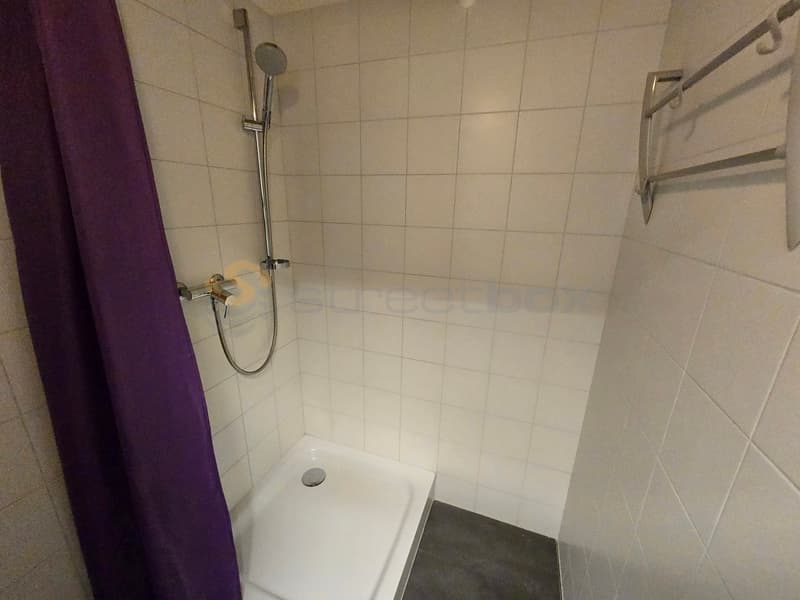 Streetbox triple de 180m2 très bien situé - 1er loyer offert (7)