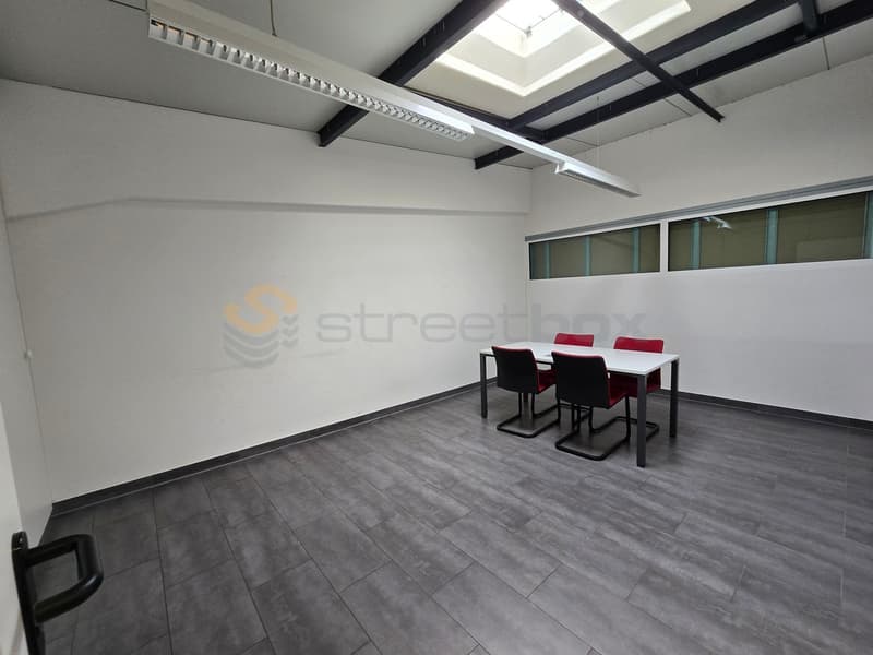 Streetbox triple de 180m2 très bien situé - 1er loyer offert (9)