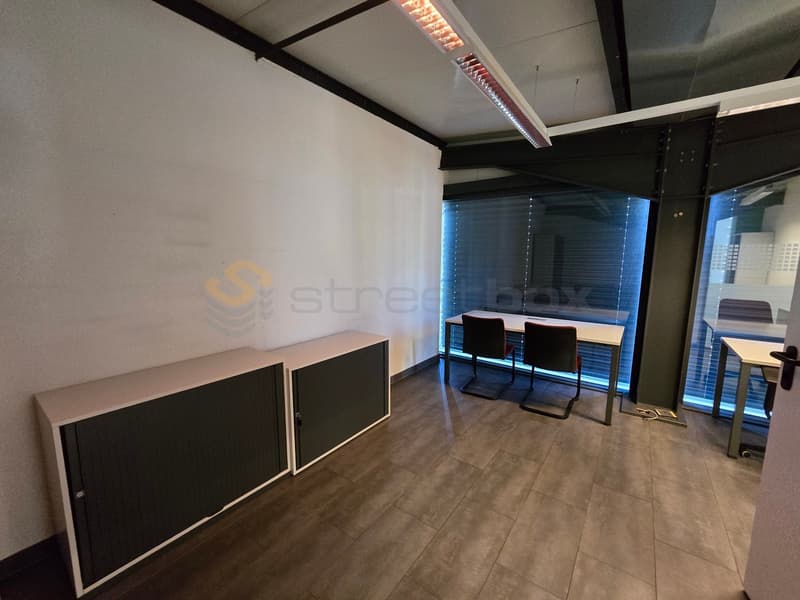 Streetbox triple de 180m2 très bien situé - 1er loyer offert (11)