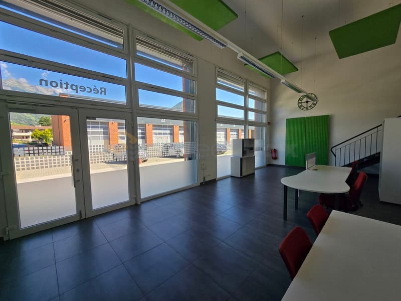 Streetbox triple de 180m2 très bien situé - 1er loyer offert (3)