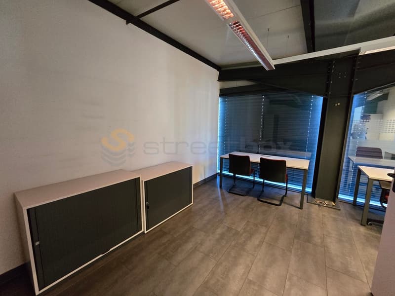 Streetbox triple de 180m2 très bien situé - 1er loyer offert (12)