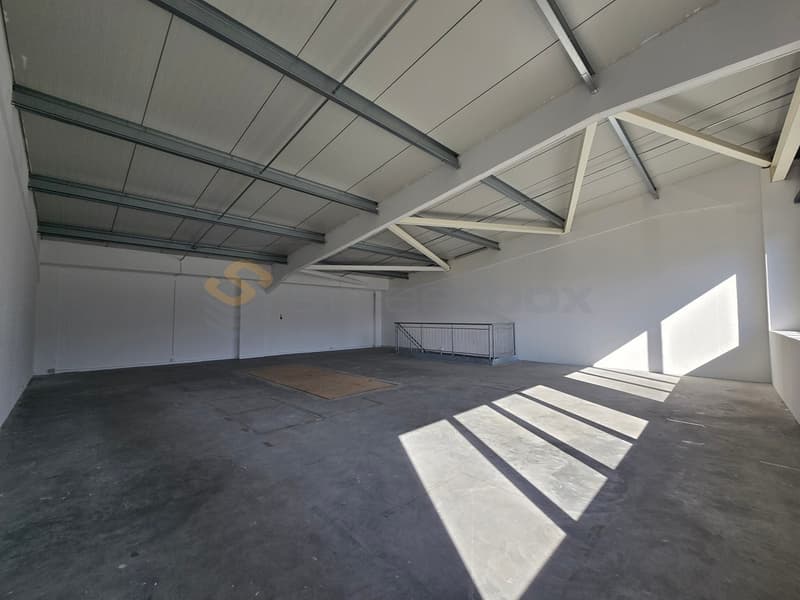 Streetbox double de 230 m2 - 2 premiers loyers offerts ! Box n19+20 (6)