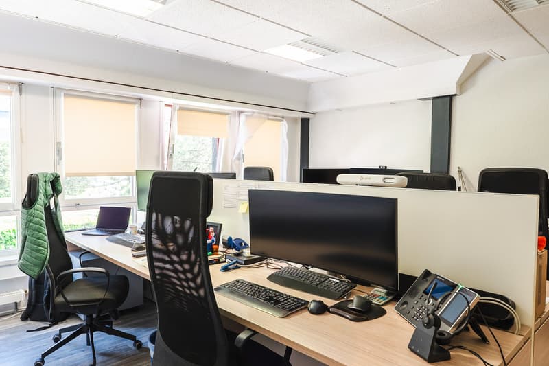 Bureau de 73m²- Idéalement placé à Gland (9)