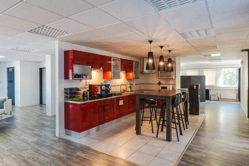 Bureau de 73m²- Idéalement placé à Gland (2)