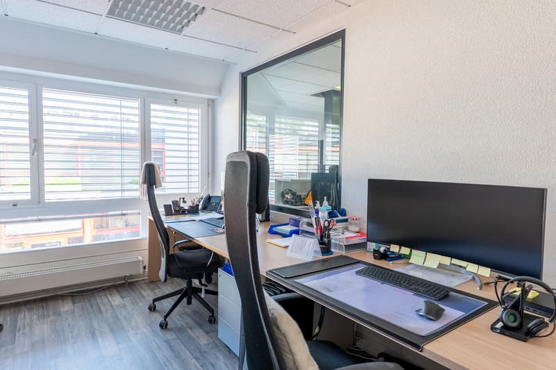 Bureau de 73m²- Idéalement placé à Gland (7)