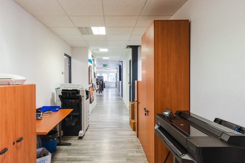 Bureau de 188m²- Idéalement placé à Gland (6)
