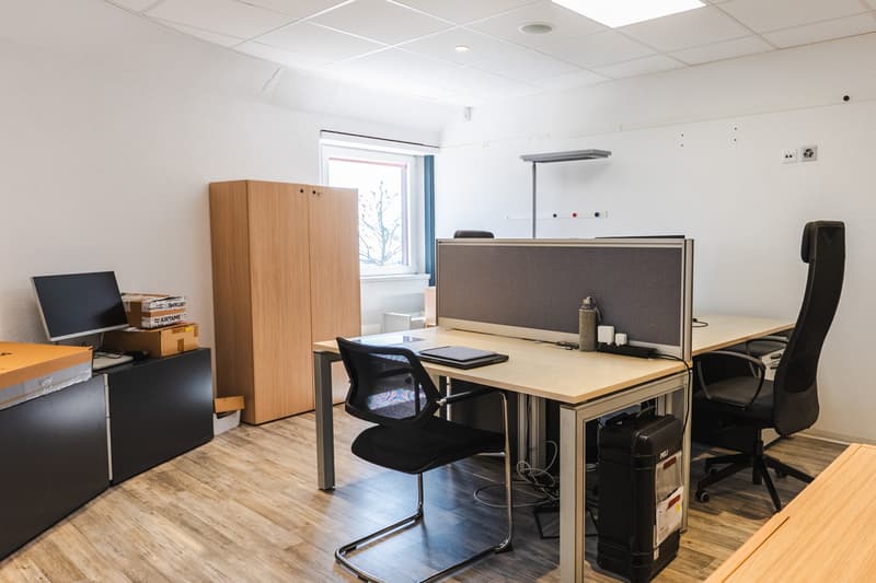 Bureau de 188m²- Idéalement placé à Gland (8)